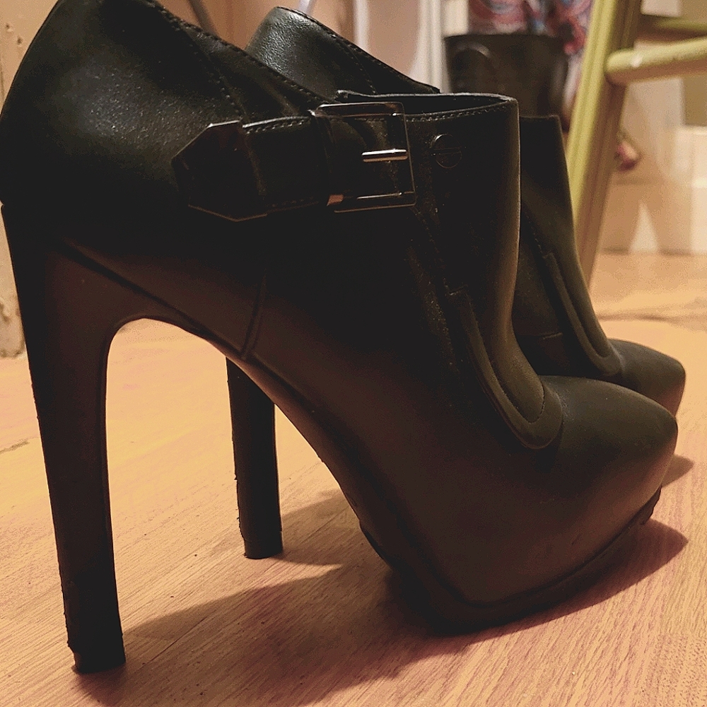 Guess booties
